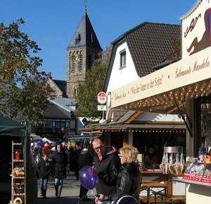 Buntes Markttreiben Foto Rolf Schmidt Markoski