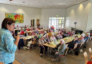 20261008 Kordula Honnef U. Blick Seniorenrunde Foto R S M