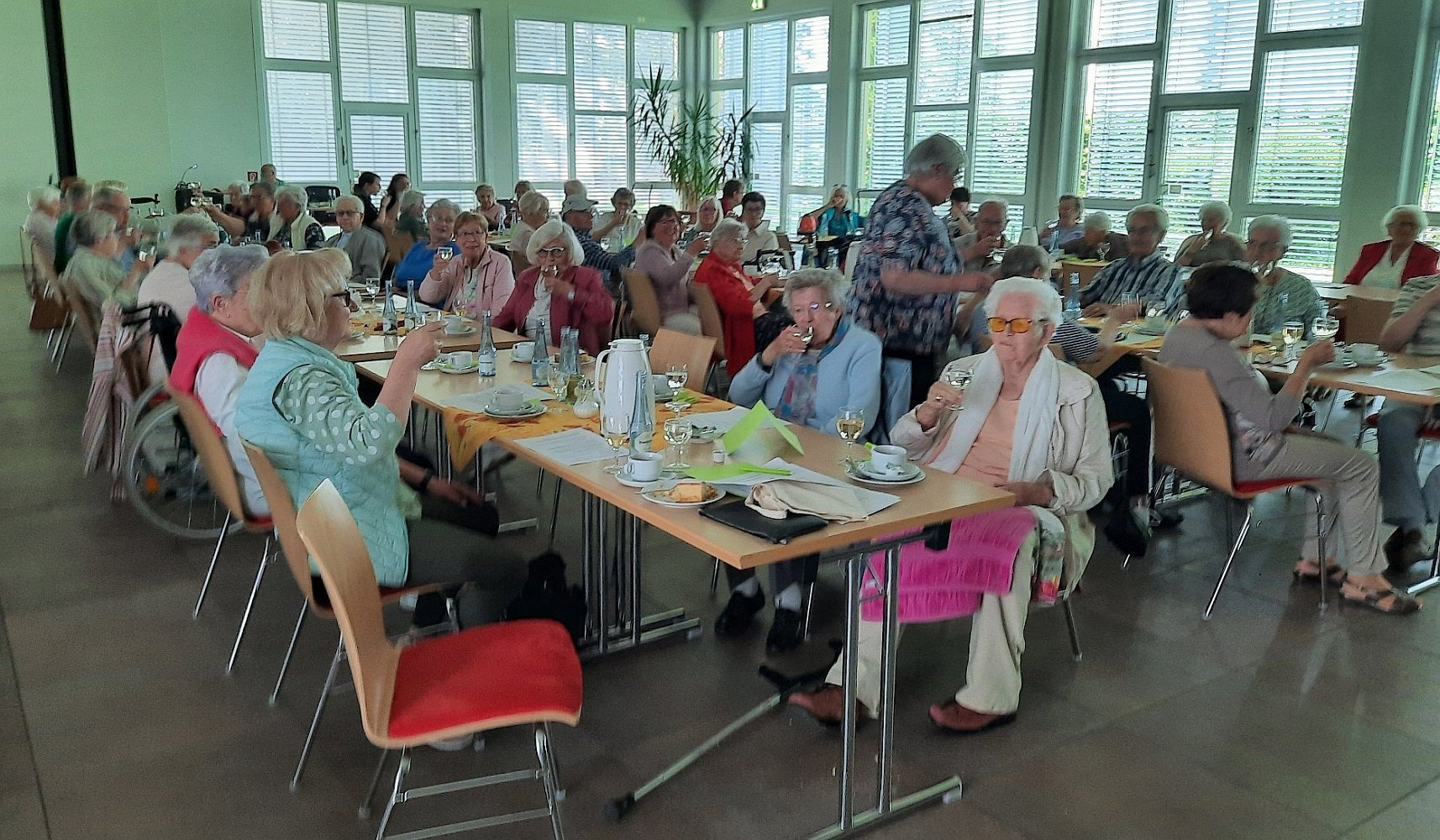 Maifest begeisterte rund 70 Senioren in Horhausen - Horhausen